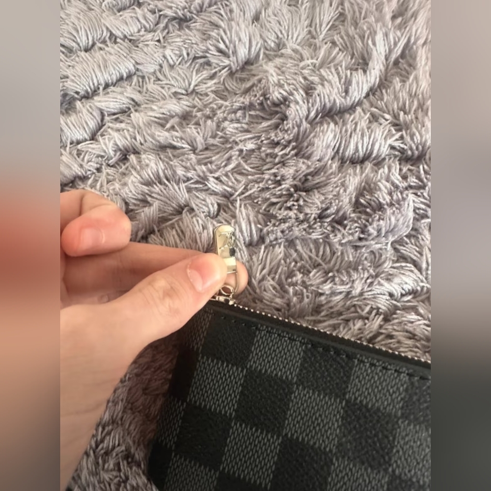 Louis Vuitton Key Pouch - Picture 3 of 7